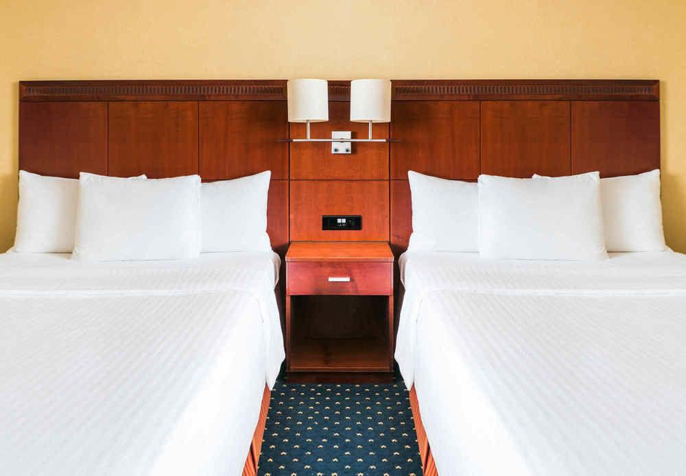 Courtyard By Marriott Prague City Exterior foto