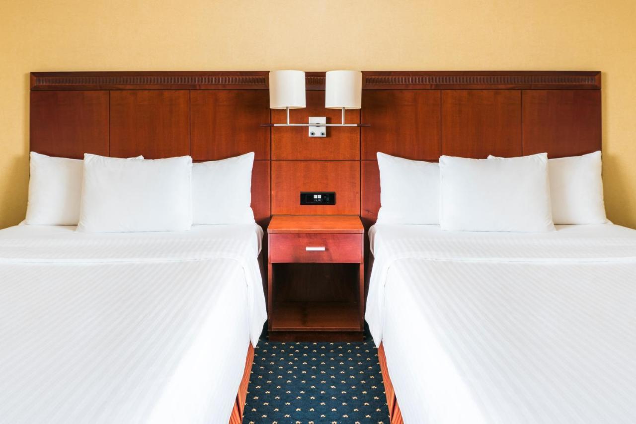 Courtyard By Marriott Prague City Exterior foto