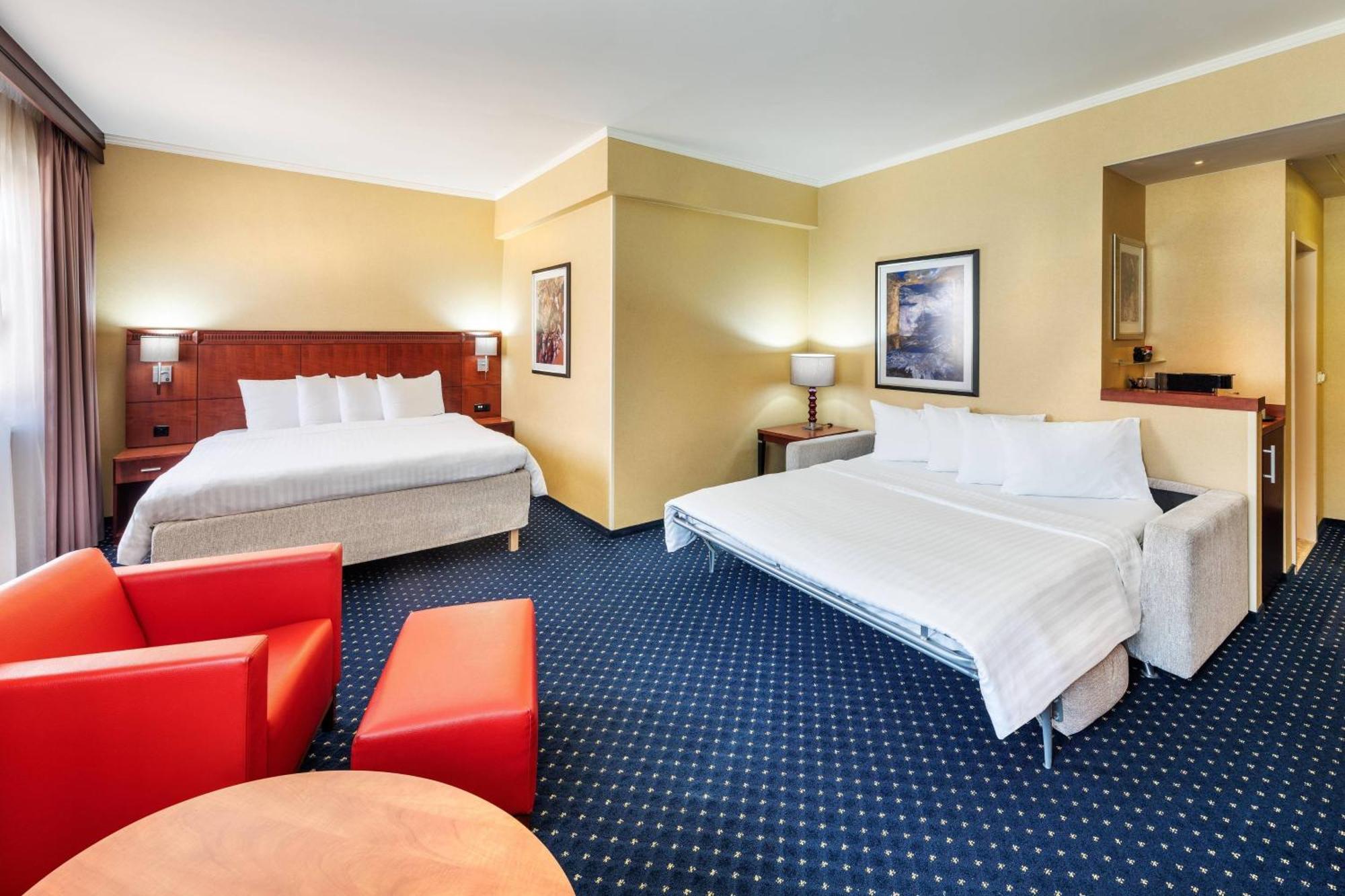Courtyard By Marriott Prague City Exterior foto